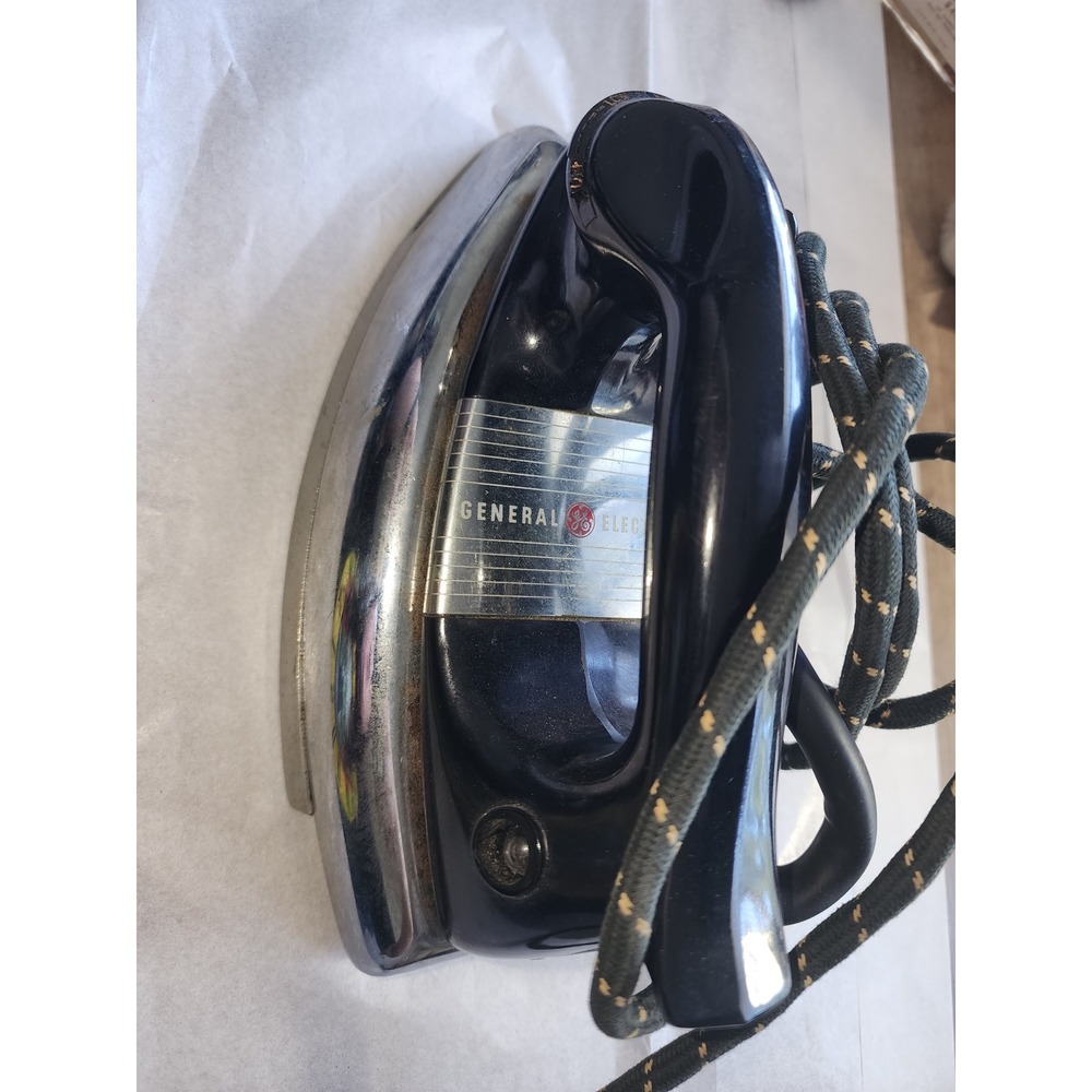Vintage 1950s GE General Electric 179F23 Steam Iron 1000W Cloth Cord Works USA